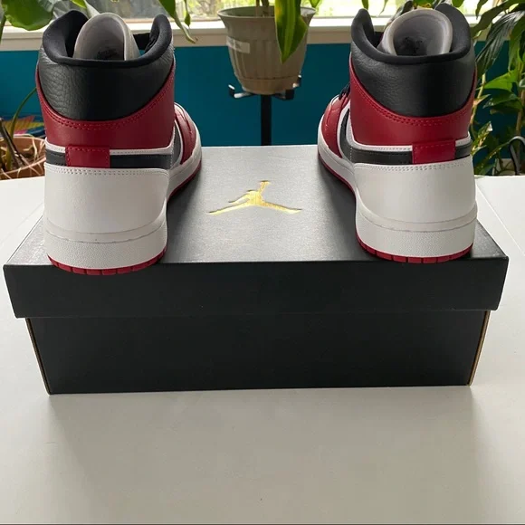 Jordan 1 Mid Chicago (2020) Brand New Mens 10 B&R - Picture 8 of 14